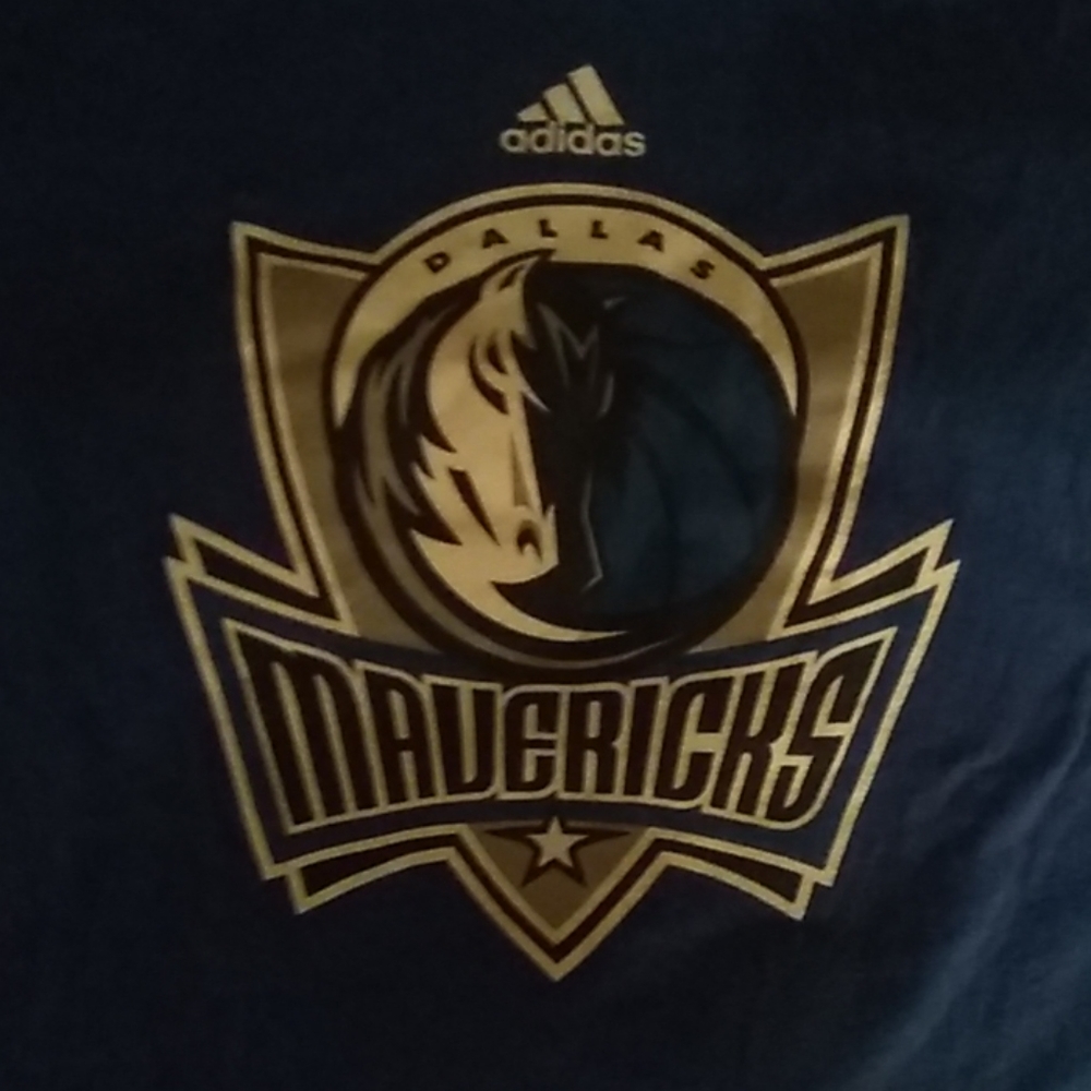 Adidas dallas Mavericks t shirt